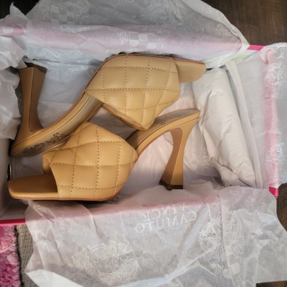womens summer heel sandals, size 7, carmel, tan color. Never worn